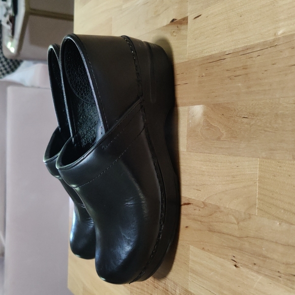 Clogs - Picture 2 of 6